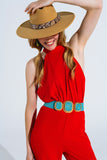 Macacão vermelho com decote halter cruzado