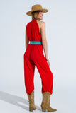 Macacão vermelho com decote halter cruzado