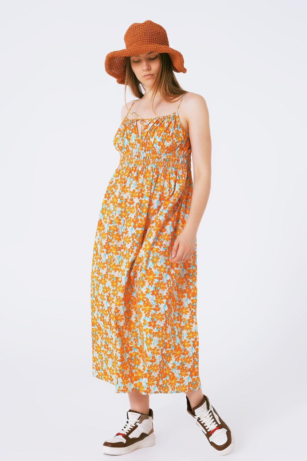 Maxi vestido de praia com estampa de flores de laranja