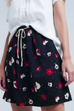 Q2 Mini saia preta com padrão floral