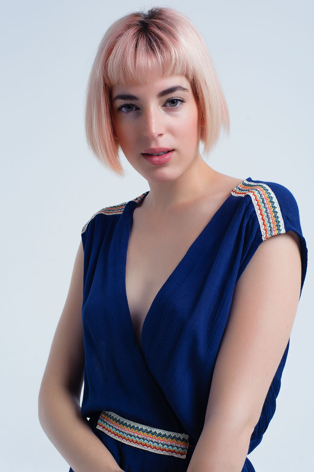 Mini vestido azul marinho com bordado