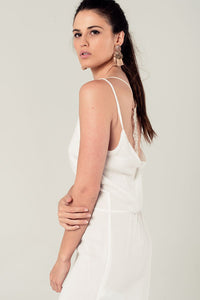 Mini vestido branco com detalhe chrosé de volta