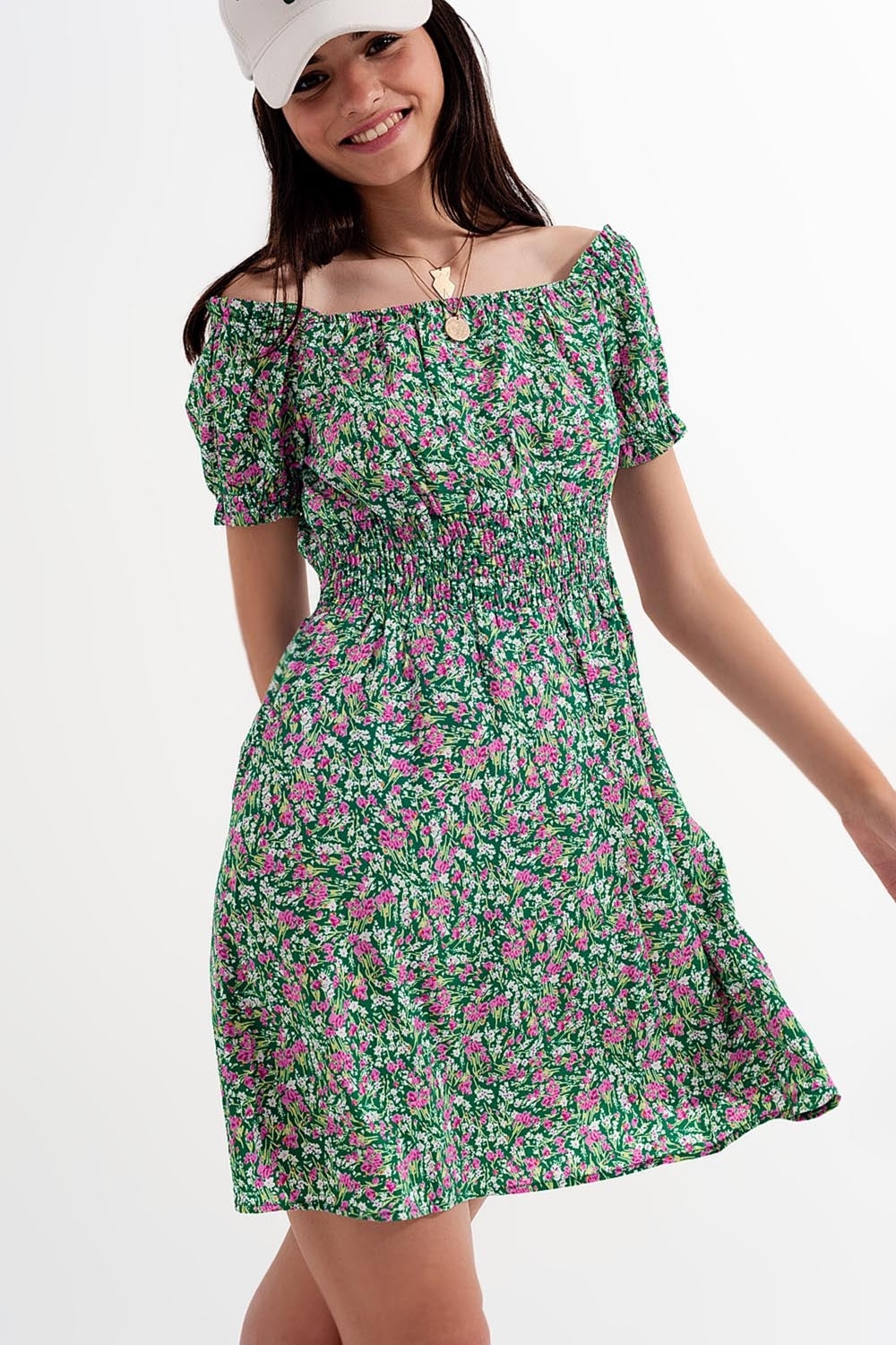 Mini vestido com detalhe plissado em estampado floral verde