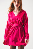 Mini vestido de cetim em vermelho