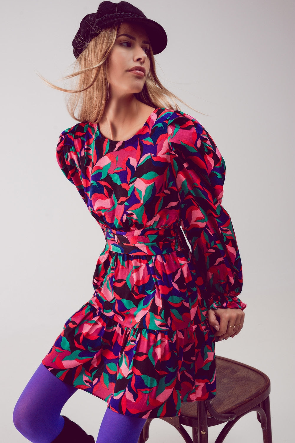 Q2 Mini vestido de manga de Puff em preto