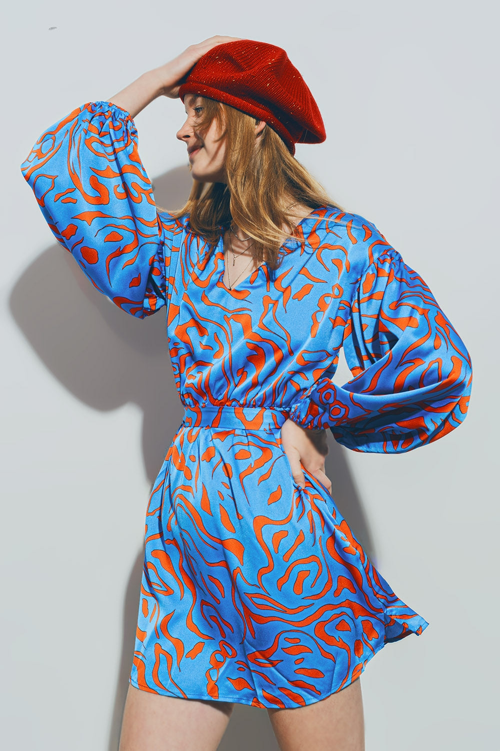 Q2 Mini Vestido de Pescoço em V Cetim Azul