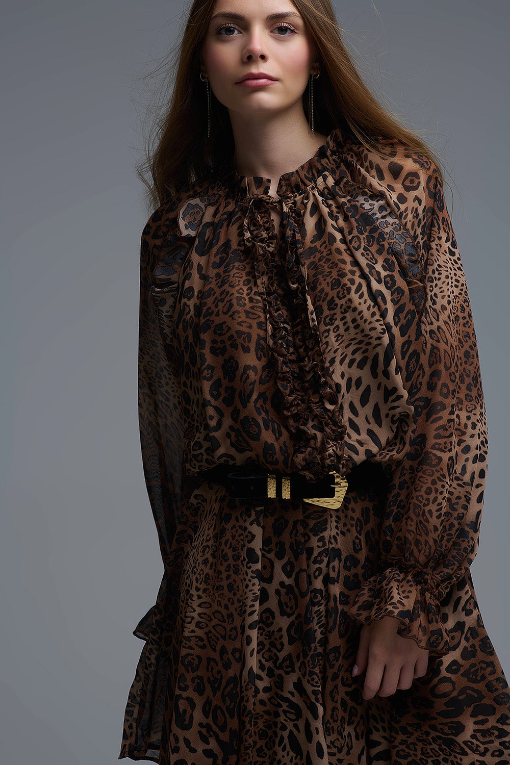 Mini vestido em chiffon com estampado de leopardo e pormenores de folhos