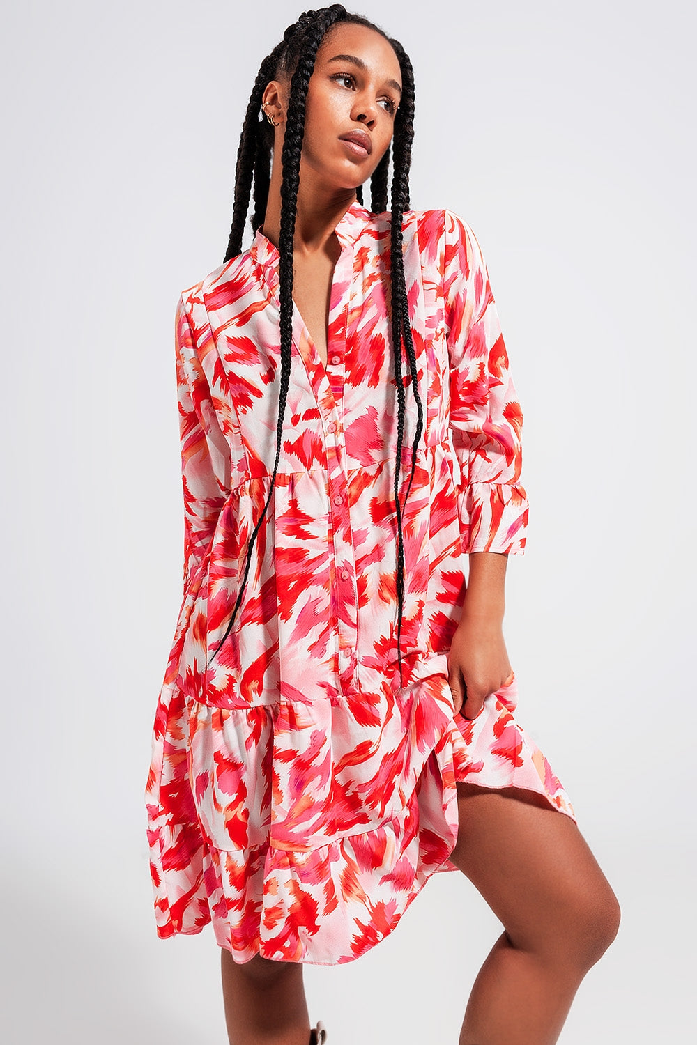 Mini vestido escalonado em fúcsia