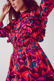 Mini vestido multicamadas em fucshia com rufos e padrão floral