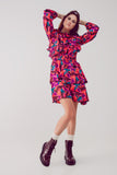 Mini vestido multicamadas em fucshia com rufos e padrão floral