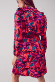 Mini vestido multicamadas em fucshia com rufos e padrão floral