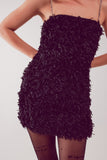 Mini vestido sem mangas de plumas em preto
