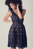 Q2 Vestido mini com renda azul