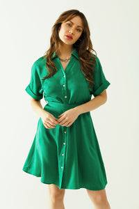 Q2 Minivestido descontraído com cinto e botões na frente em verde