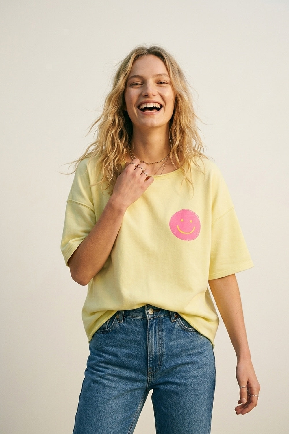 Q2 Moletom Amarelo Relaxed Fit com Emblema de Sorriso em Algodão