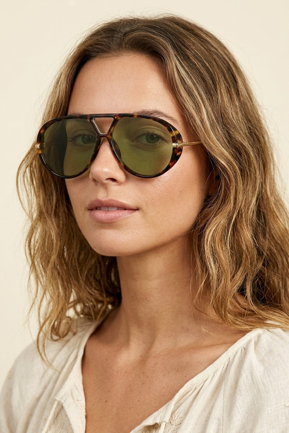 Óculos de Sol com Armação Aviador de Acetato de Tartaruga Multicolorida e Lentes Verdes