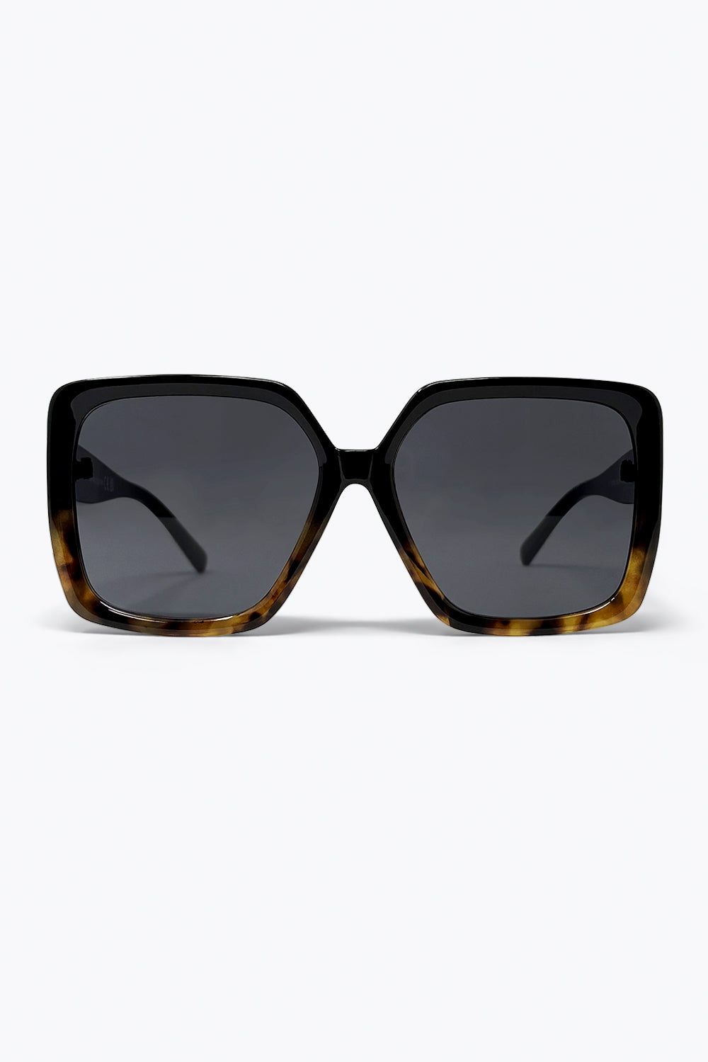 Q2 Óculos de Sol com Armação Quadrada Oversize em Tartaruga Marrom com Lentes Pretas em Degradê
