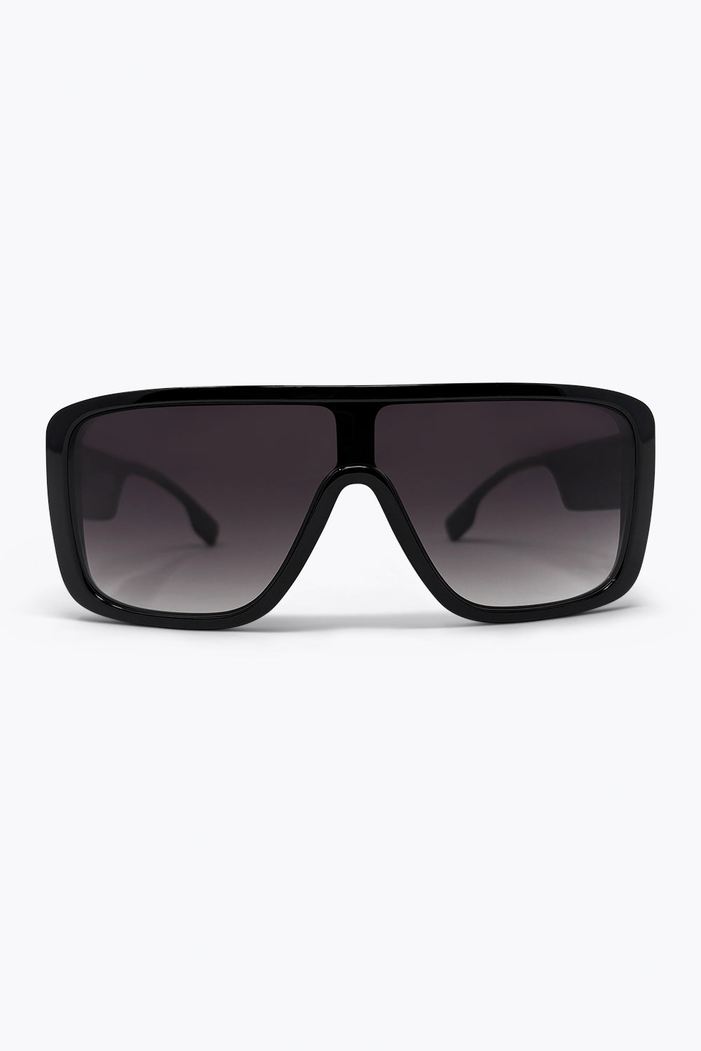 Q2 Óculos de Sol com Lentes em Degradê e Armação Preta Oversize Shield