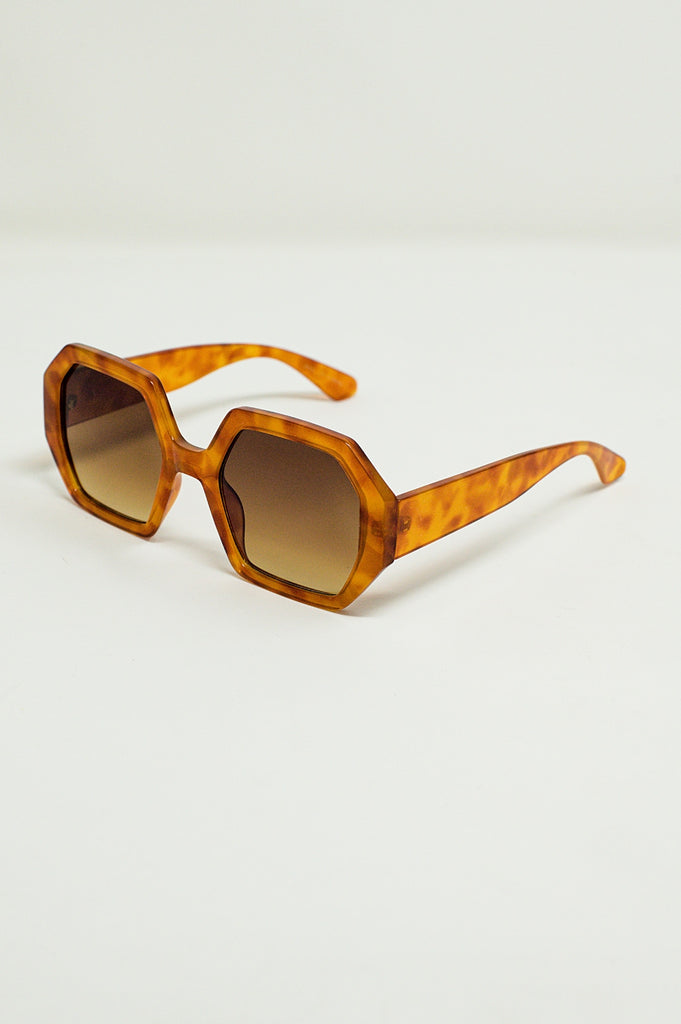 Óculos de sol hexagonais e oversized em tartaruga vintage