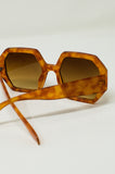 Óculos de sol hexagonais e oversized em tartaruga vintage