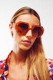 Óculos de sol hexagonais e oversized em tartaruga vintage
