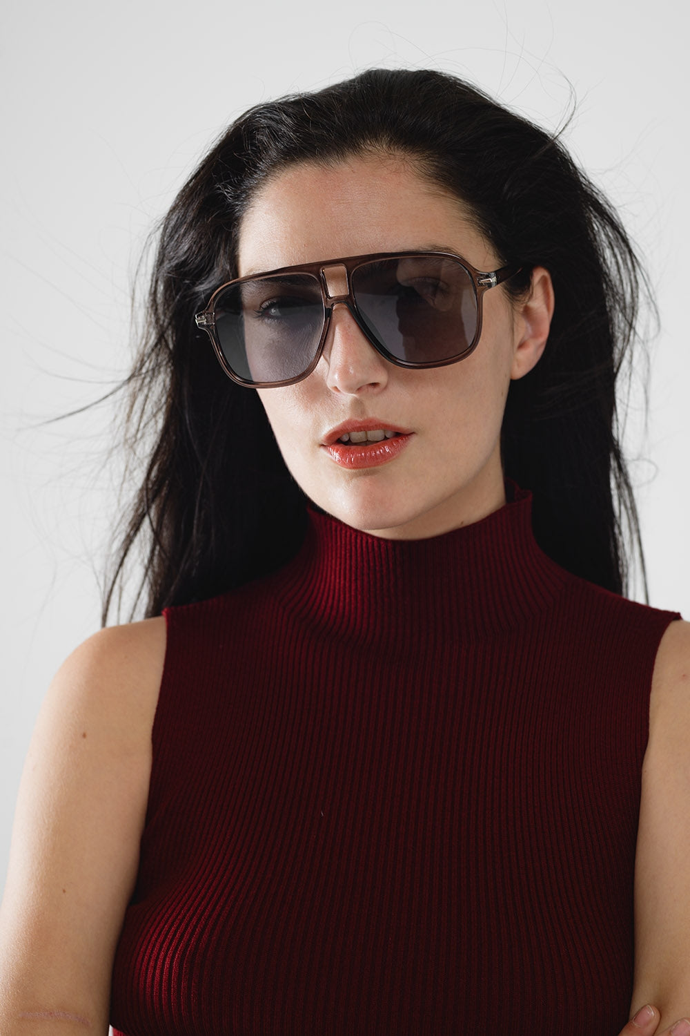 Óculos de sol Oval Aviator com lentes cinzentas fumadas em cinzento