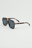 Óculos de sol Oval Aviator com lentes pretas fumadas em concha de tartaruga