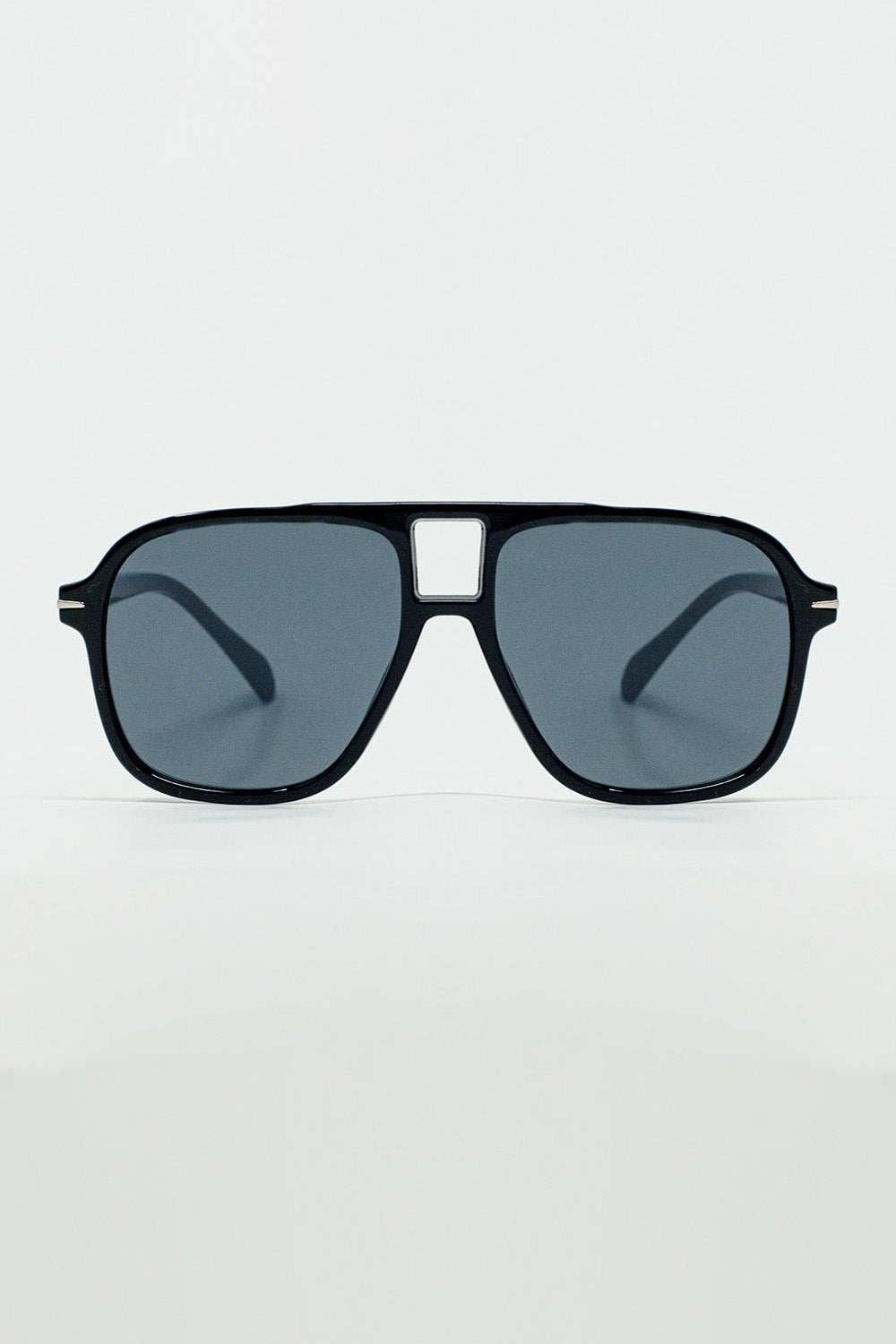 Q2 Óculos de sol Oval Aviator com lentes Smoke Black em preto