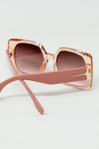 Óculos de sol quadrados cor-de-rosa com pormenor dourado na lateral