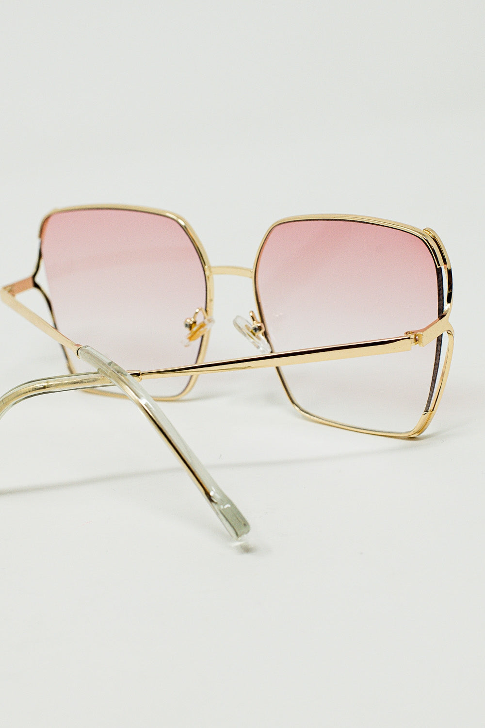 Óculos de sol quadrados de metal de grandes dimensões com lentes gradientes rosa claro