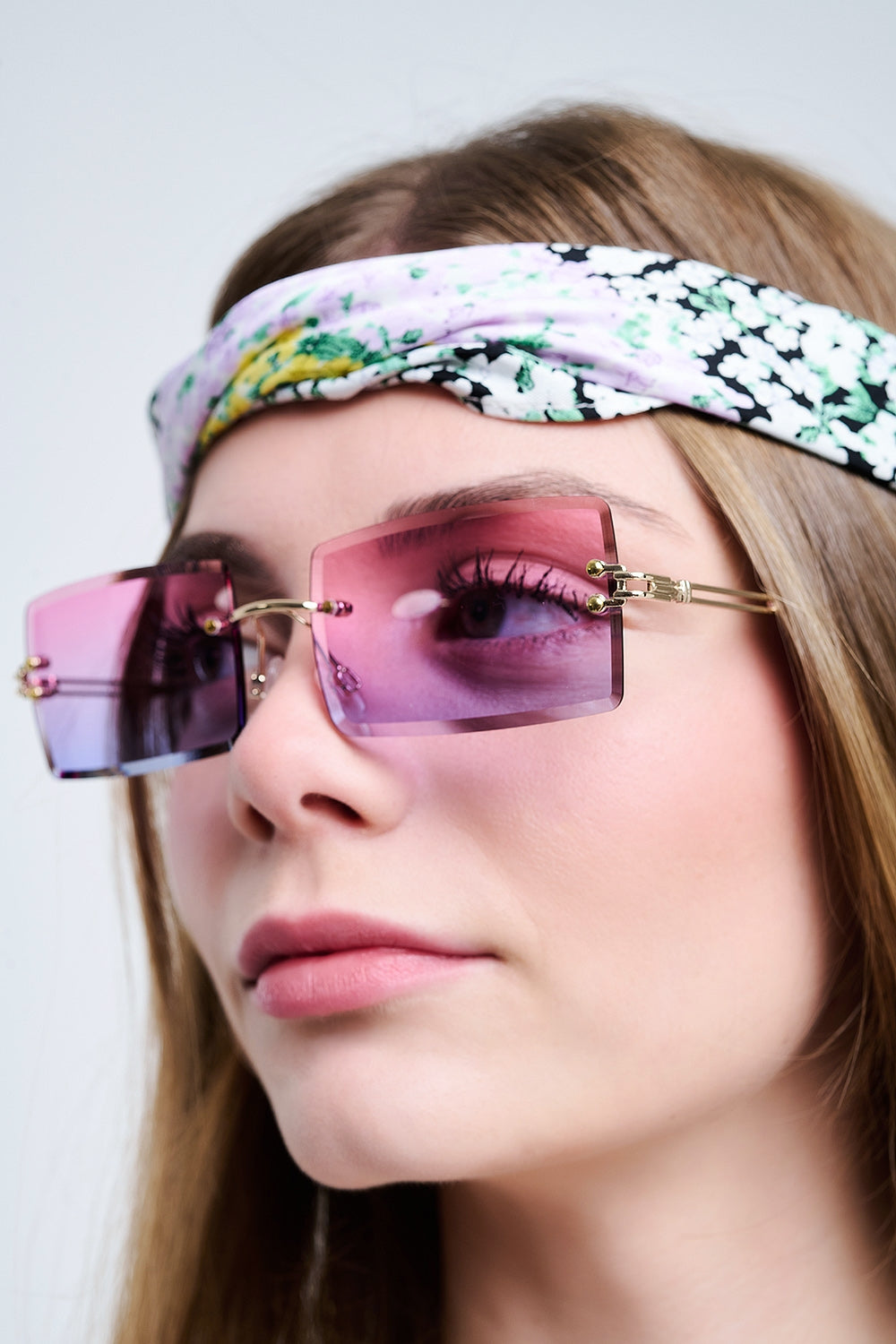 Q2 Óculos de sol quadrados sem aro dourados e finos com lentes gradientes roxas a cor-de-rosa
