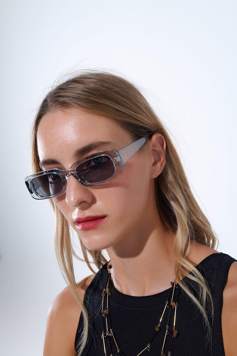 Q2 Óculos de sol rectangulares cinzentos transparentes com lentes fumadas escuras