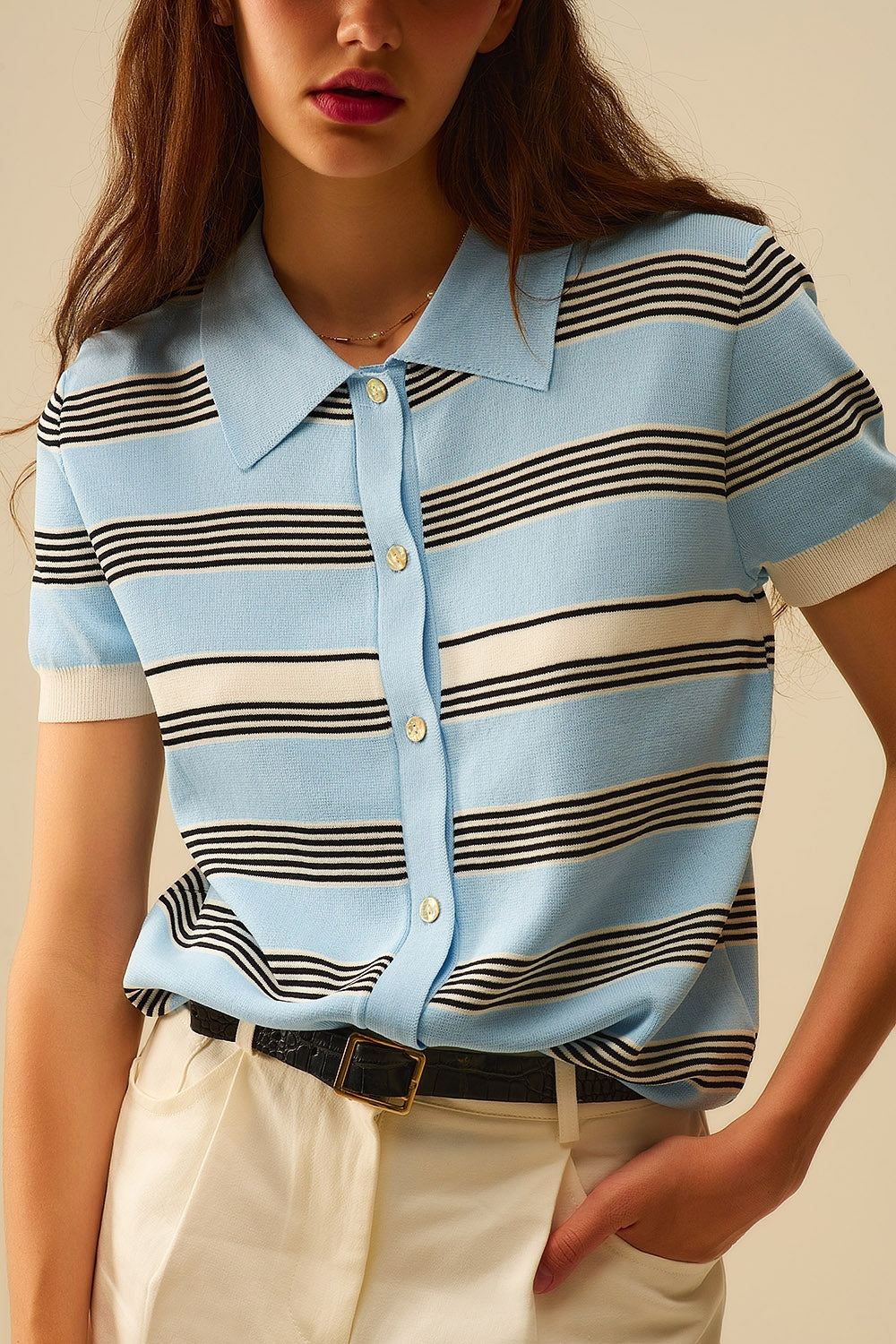 Polo com botões às riscas azul bebé