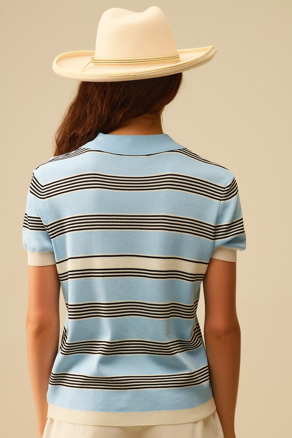 Polo com botões às riscas azul bebé
