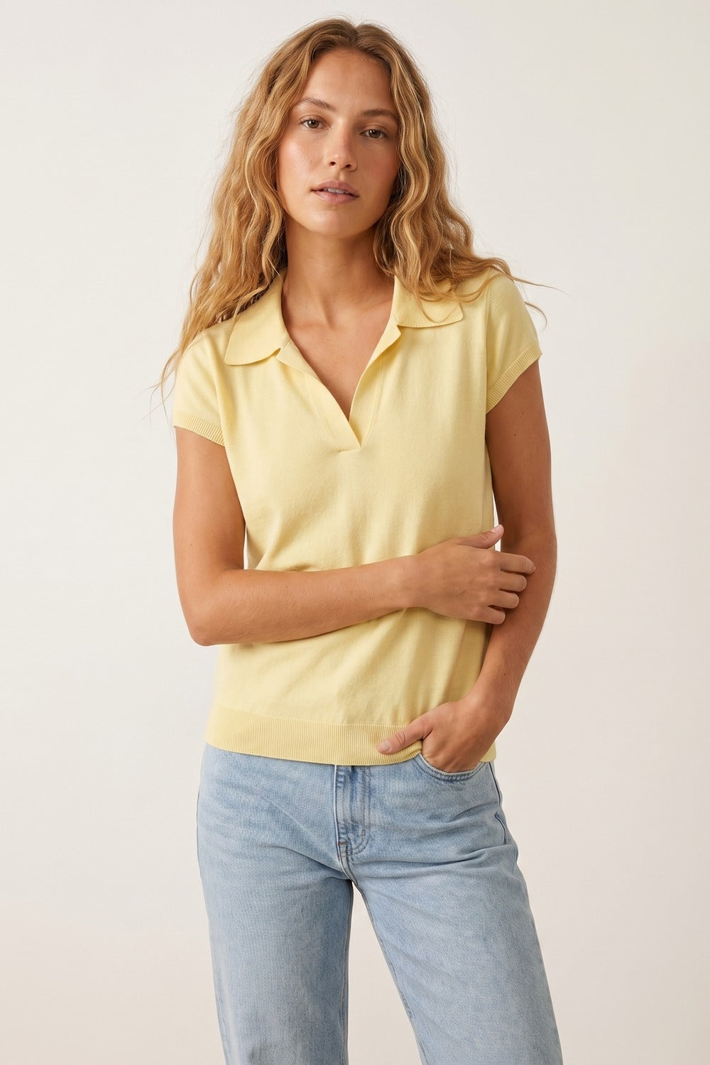 Polo de Malha Macia de Manga Curta em amarelo