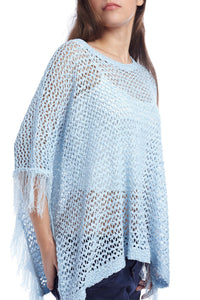 Poncho azul com franjas