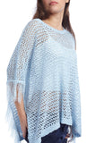 Poncho azul com franjas