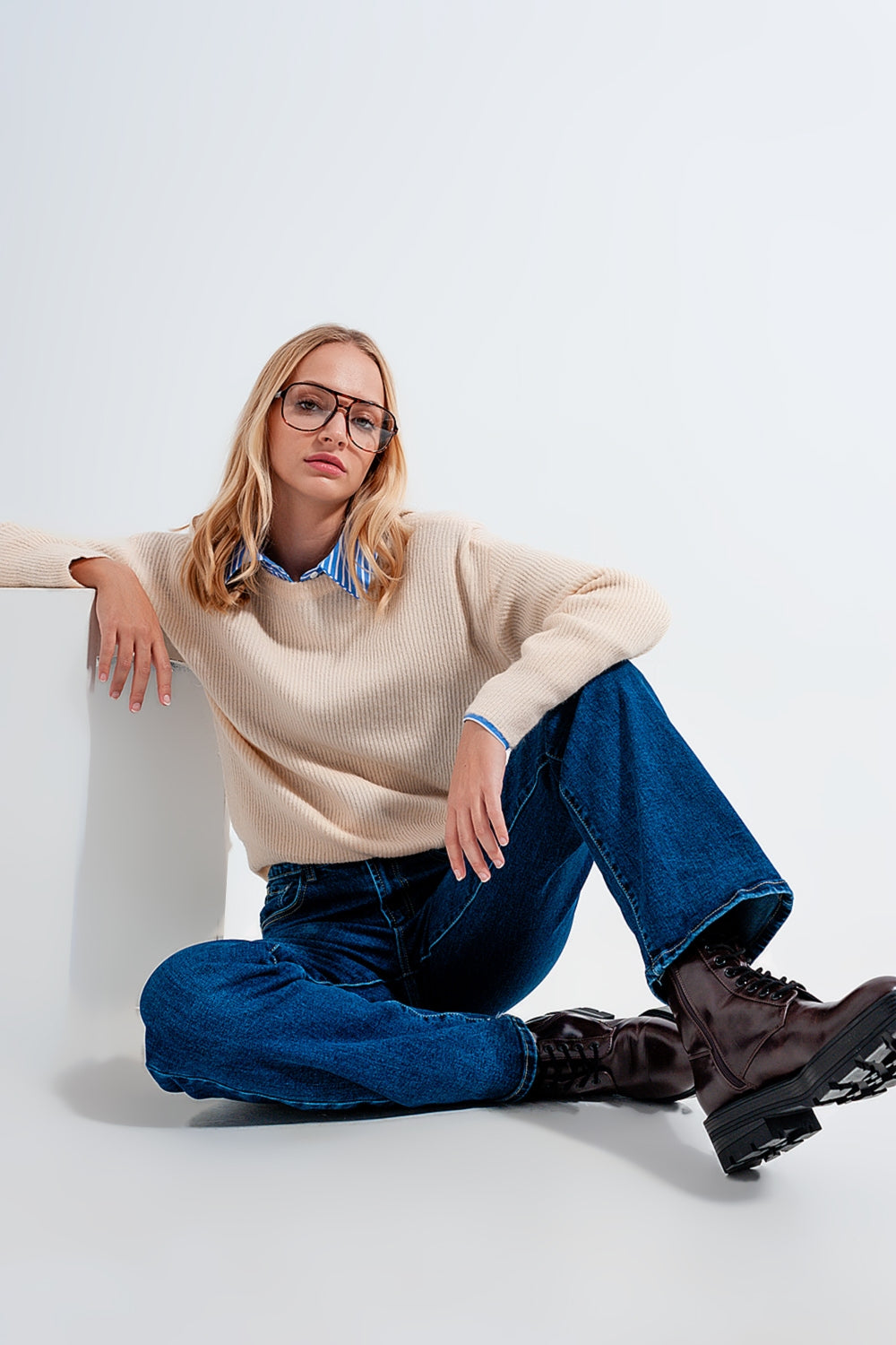 Q2 Pullover com pescoço redondo em cor bege