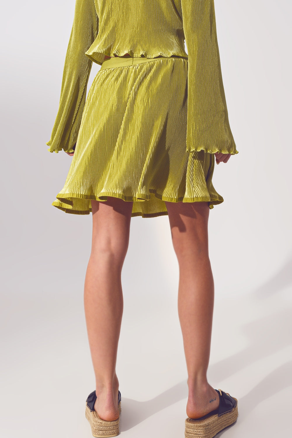 Saia curta plissada em verde