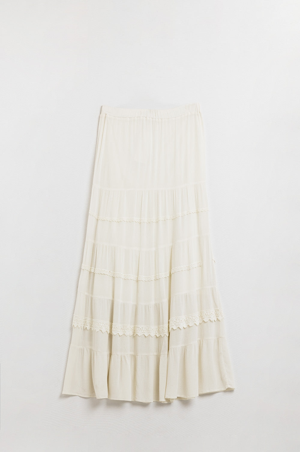 Q2 Saia maxi creme com pormenor de renda