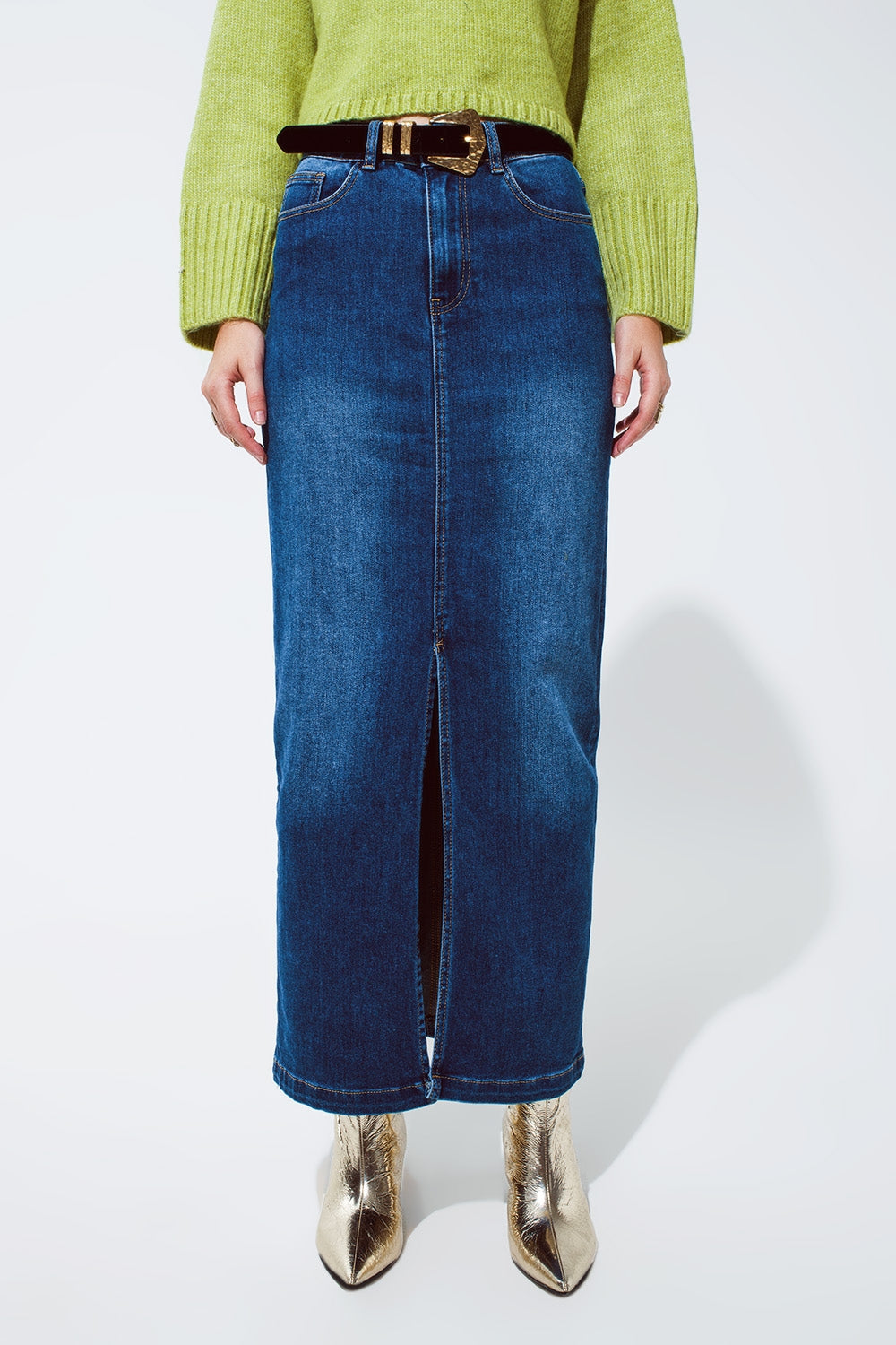 Q2 Saia Maxi de Denim Elástico com Fenda na Frente em Tom Médio