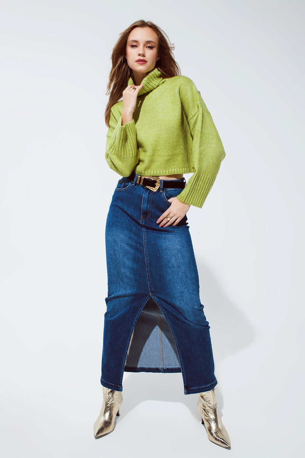 Saia Maxi de Denim Elástico com Fenda na Frente em Tom Médio