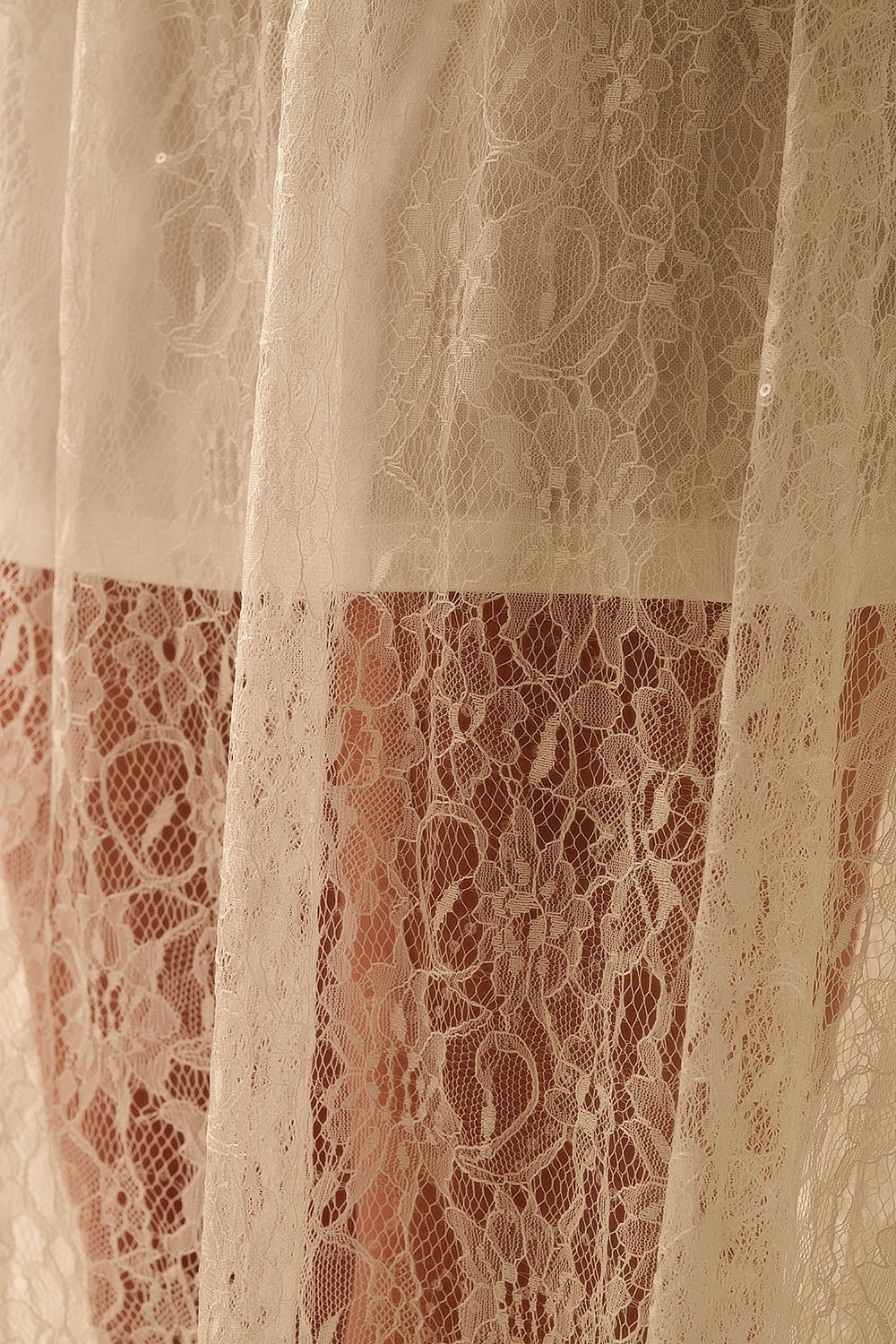 Saia maxi de renda branca com pormenor de lantejoulas