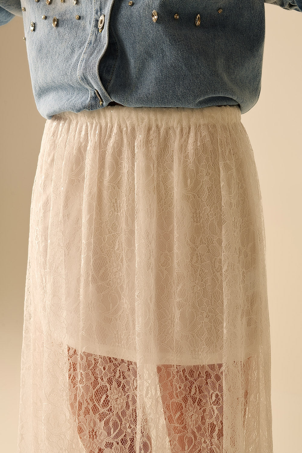 Saia maxi de renda branca com pormenor de lantejoulas