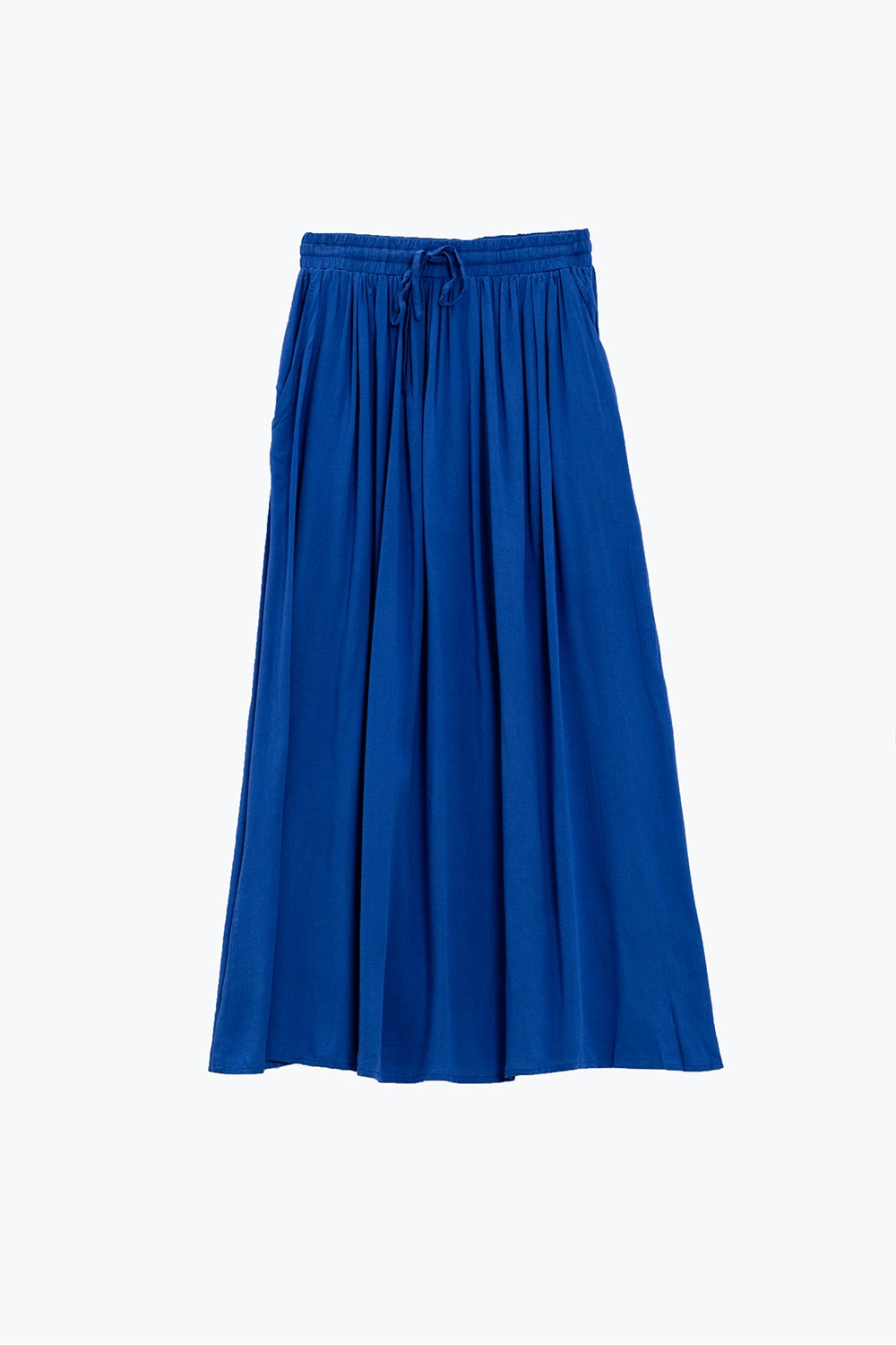 Saia maxi em tecido fluido azul com cintura elástica
