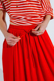 Saia maxi em tecido fluido vermelho com cintura elástica