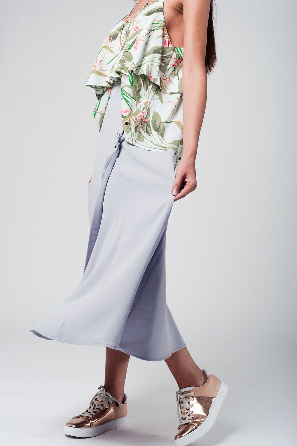 Saia midi cinza com cinto