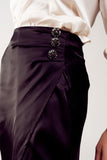 Saia midi color preto com fenda frontal