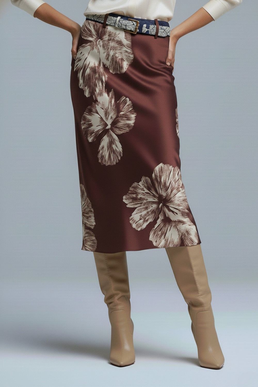 Q2 Saia midi de cetim floral borgonha em cetim