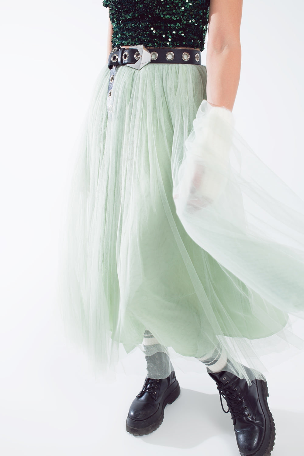 Saia midi de tule verde com cintura elástica